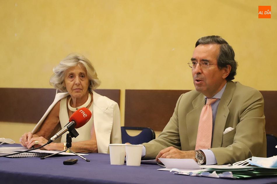 María Jesús Prieto y Amalio de Marichalar durante la presentación de la iniciativa - Fotos: Lydia González
