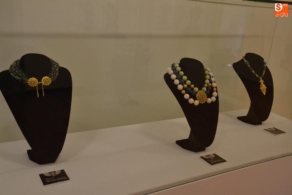 Foto 3 - Inaugurada una exposición de joyas charras para reivindicar la filigrana de la tierra  