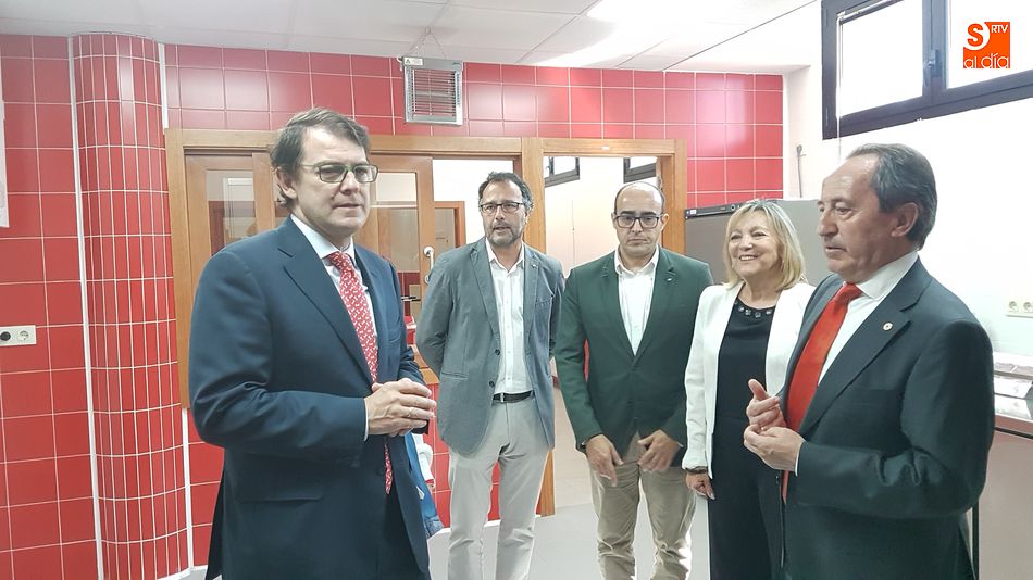 El alcalde visita las nuevas instalaciones para personas sin hogar de Cruz Roja