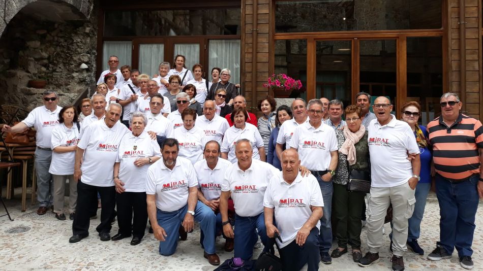 Miembros de la Asociación de Mayores de Mirat / Foto: Victor Pedraz