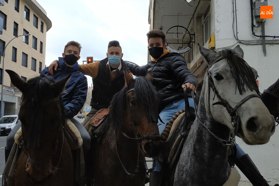 Foto 5 - Jinetes de Valdefuentes visitan Béjar en el itinerario de una ruta a caballo