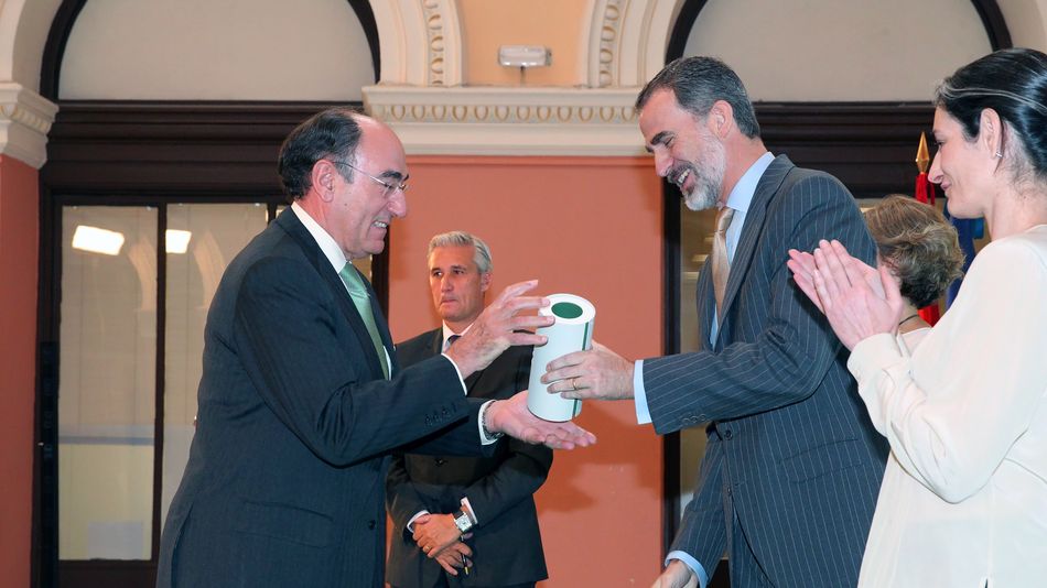 El Rey Felipe otorga a Ignacio Gal&aacute;n el Premio Europeo de Medio Ambiente  