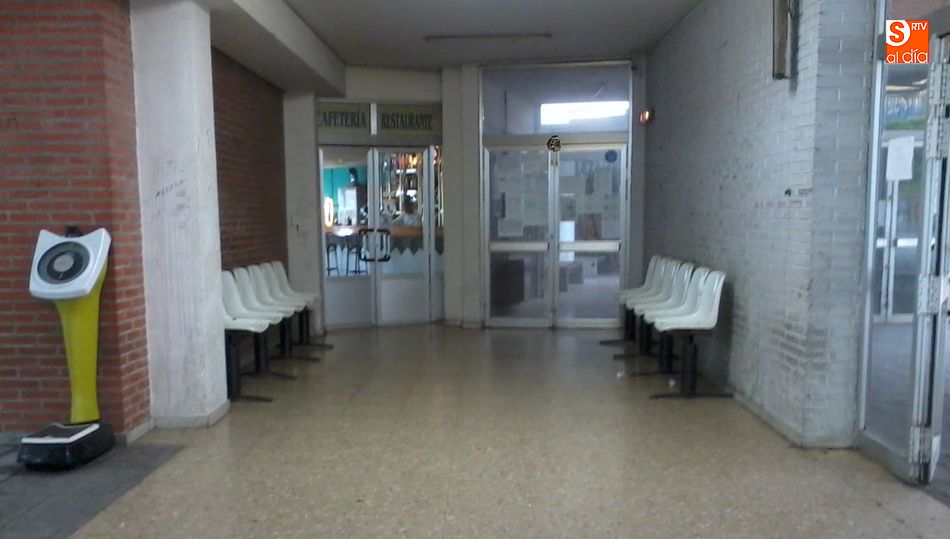 Pasillo de espera de la estación de autobuses de Béjar