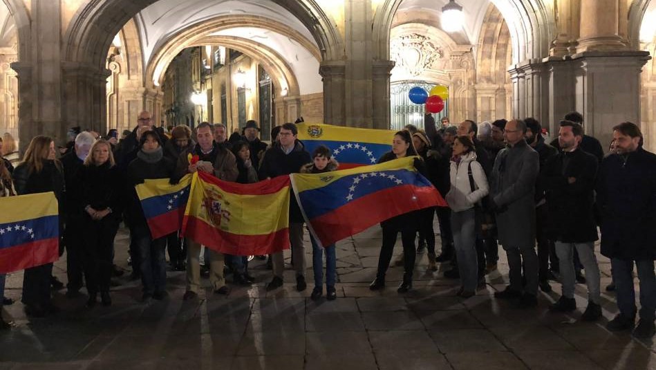 Ciudadanos venezolanos en una reunión anterior en Salamanca - Archivo