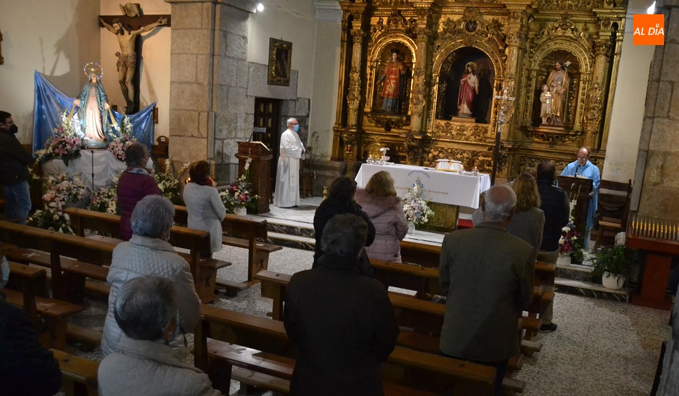 Foto 2 - Masiva asistencia de fieles al cierre de la Novena en honor a la Virgen de la Medalla Milagrosa  