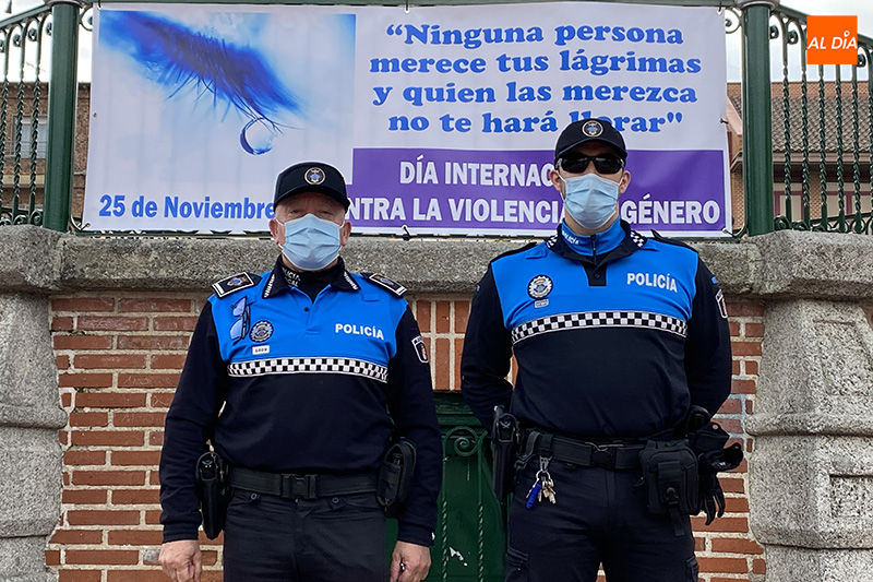 Avelino García y Eugenio Álvarez, agentes de la Policía Local de Peñaranda condecorados por desencadenar la operación de liberación en Leicester