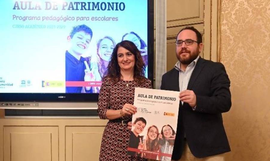 La concejala de Educación, María Victoria Bermejo, y el concejal de Fomento y Patrimonio, Daniel Llanos