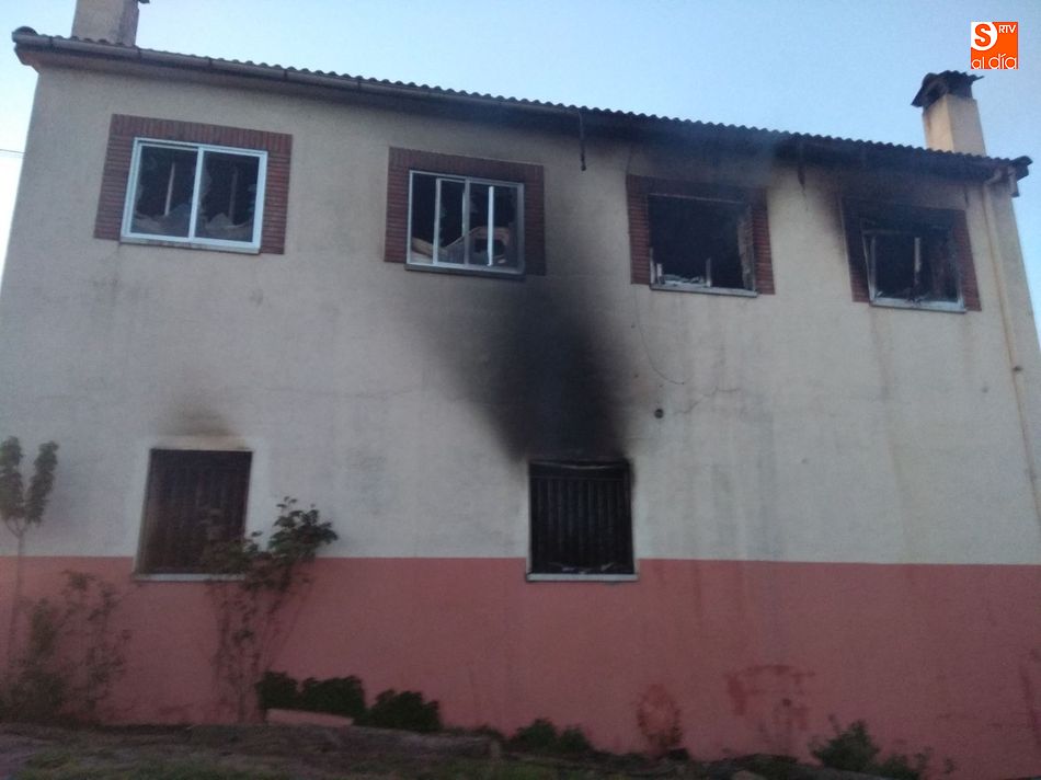 Foto 4 - Muere un bombero mientras trabajaba en la extinción del incendio en una vivienda de Colmenar de...
