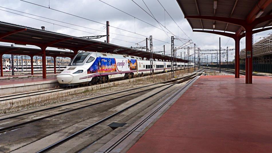 Foto 5 - Los trenes Alvia promocionan por el país a Salamanca y el VIII Centenario de la Universidad