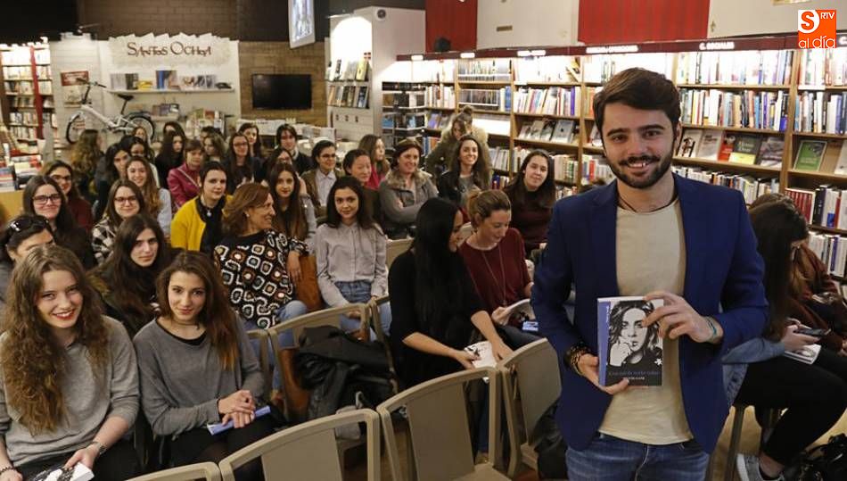 Miguel Gane, en la Librería Santos Ochoa, en la presentación de ‘Con tal de verte volar’. Foto de Alejandro López