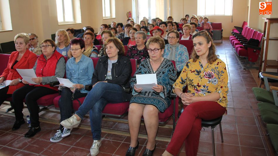 Hasta 60 mujeres acudieron a la cita con el Día del Libro y Miguel Hernández en Lumbrales / MARIBEL SÁNCHEZ