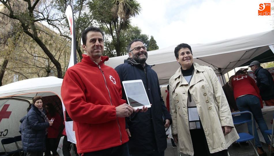 Presentación de la nueva app de Cruz Roja en la plaza de los Bandos. Foto de Alejandro López