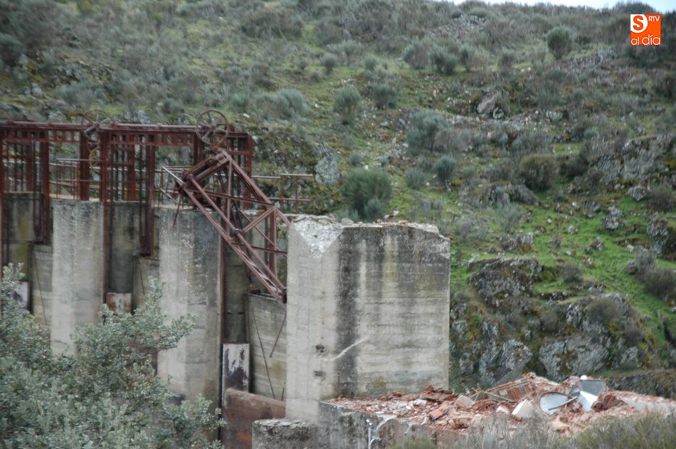 Foto 6 - La CHD inicia el derribo de la presa de Yecla de Yeltes  