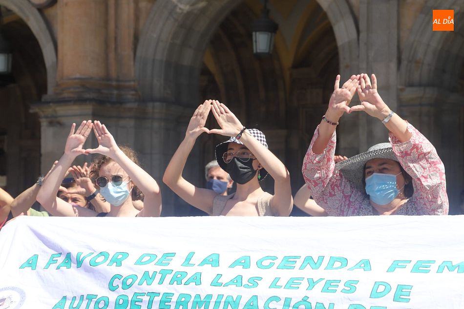 Foto 3 - Feministas salmantinas protestan contra la nueva ley Trans