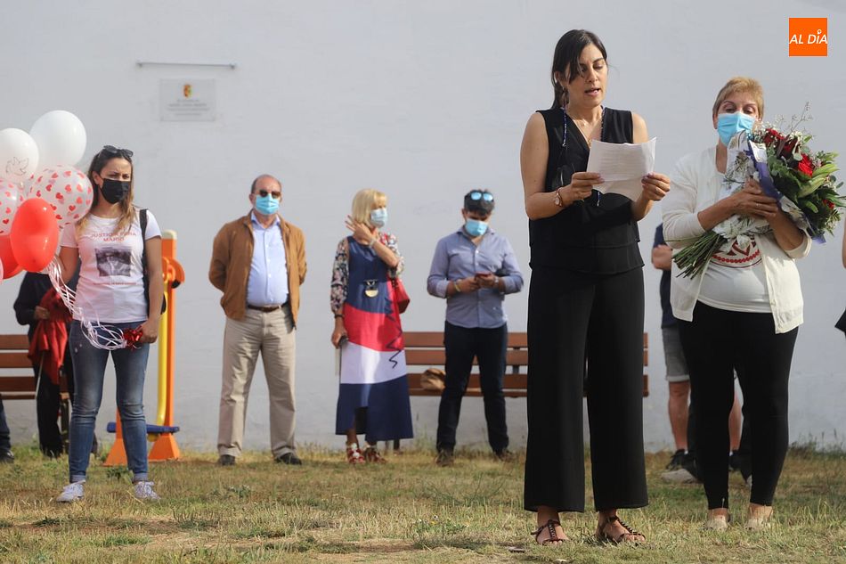 Familiares y amigos han hablado durante el acto de homenaje en Vecinos - Lydia González