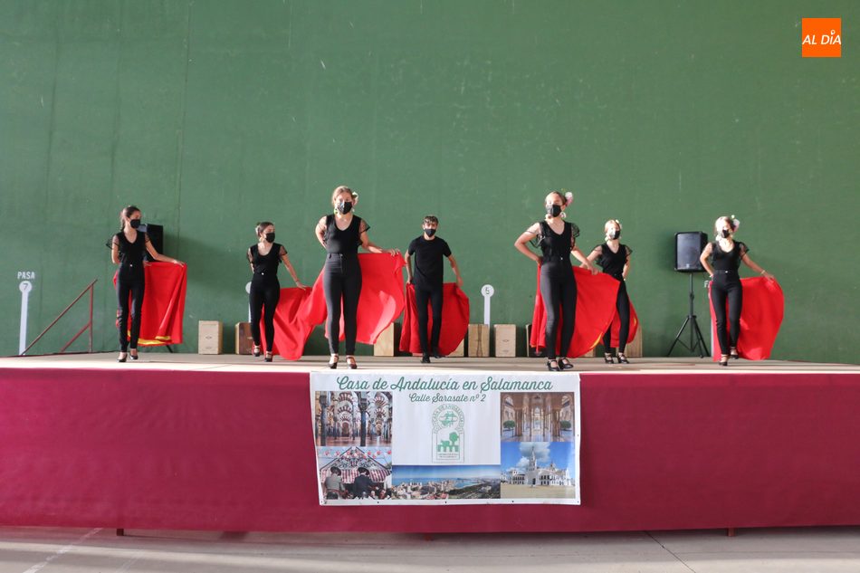Foto 6 - Arrancan las fiestas en Villar de Peralonso con una bonita actuación de sevillanas  