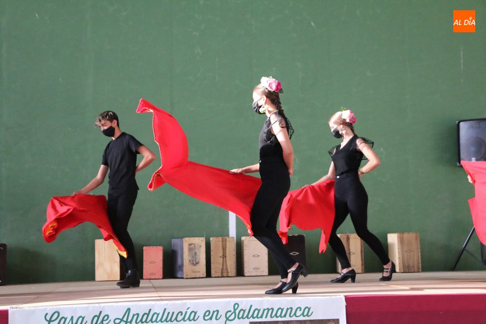 Foto 4 - Arrancan las fiestas en Villar de Peralonso con una bonita actuación de sevillanas  