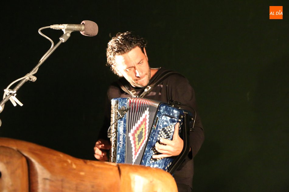 Foto 5 - Gabriel Calvo anima con su música las fiestas en Villar de Peralonso  