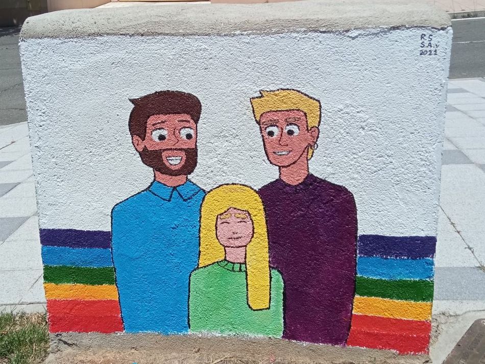 Foto 3 - Nuevos murales sobre diversidad familiar en la plaza del barrio de Huerta Otea  