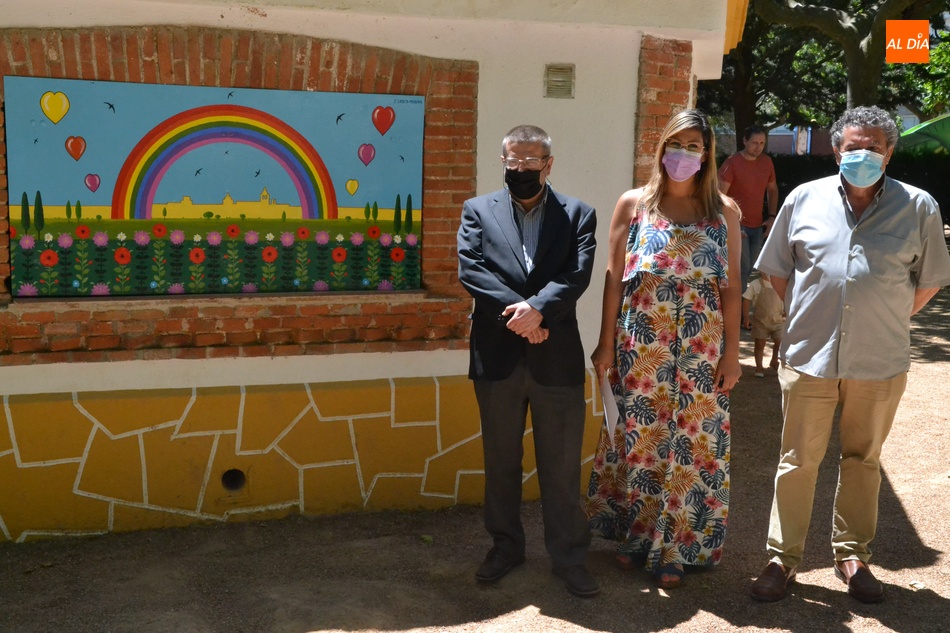 Foto 2 - El templete de La Glorieta incorpora cuatro coloridos paneles para reivindicar la igualdad  