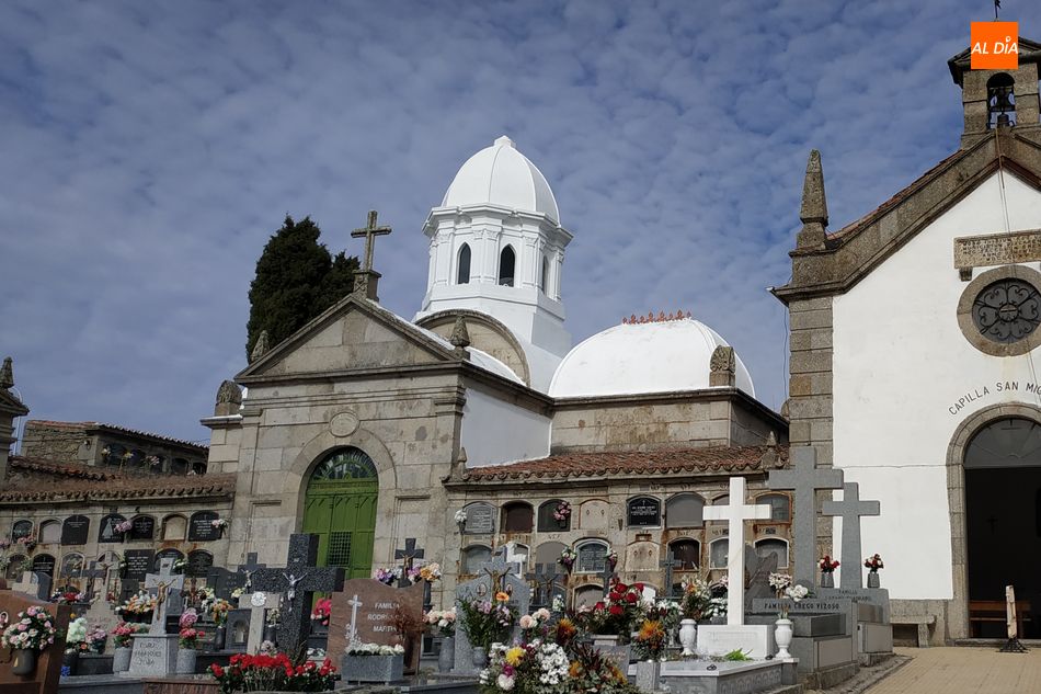 Foto 3 - Extraña soledad en el cementerio de Béjar en el Día de Todos los Santos