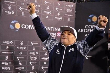 Maradona, con los puños en alto / EP