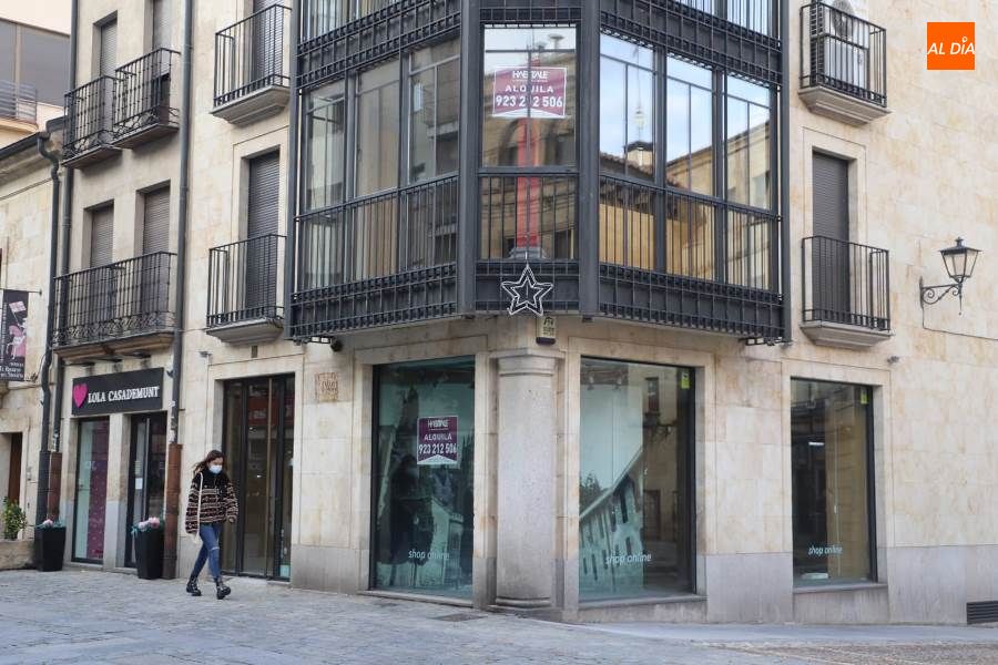 Foto 2 - El desolador paisaje urbano de Salamanca con multitud de locales comerciales cerrados