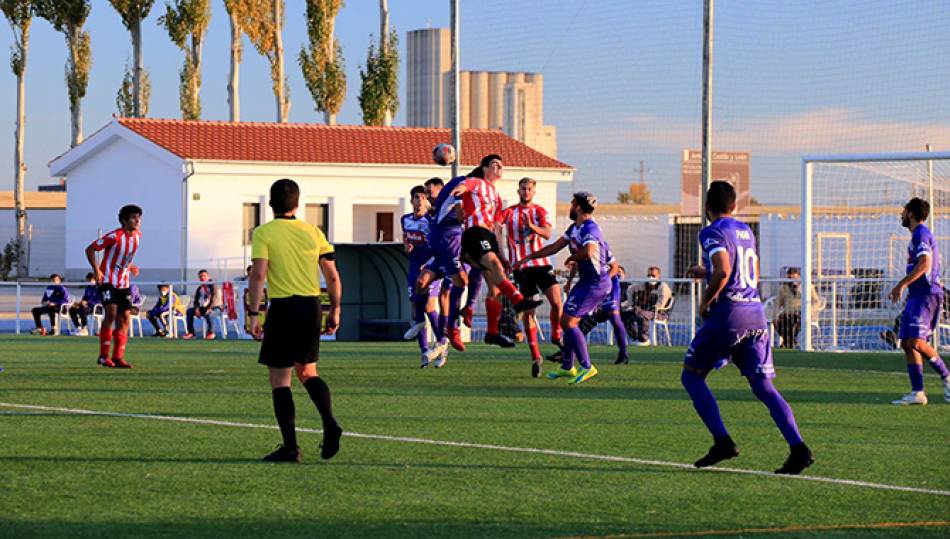 Imagen del último partido de liga del CD Peñaranda, ante el Atlético Tordesillas