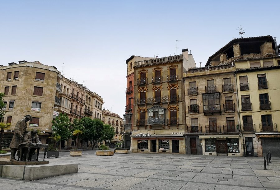 Plaza del Poeta Iglesias durante los meses del confinamiento en Salamanca. Foto de Emiliano Cruz Martín