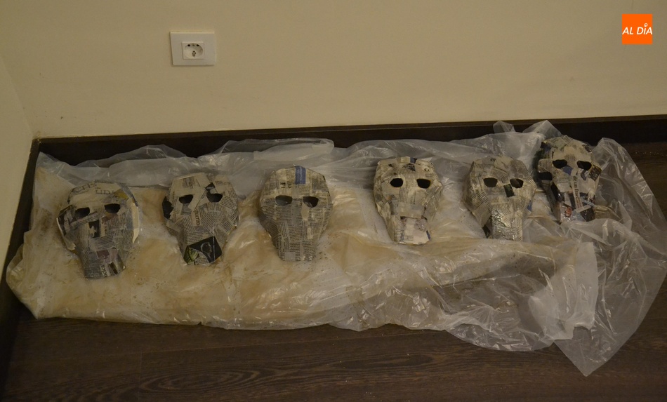 Foto 2 - El Centro Joven entra en funcionamiento con un taller de máscaras catrinas  