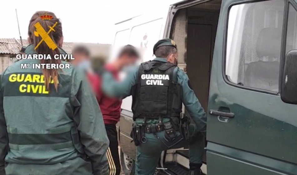 Un instante de la detención de los sospechosos en Zamora. - GUARDIA CIVIL