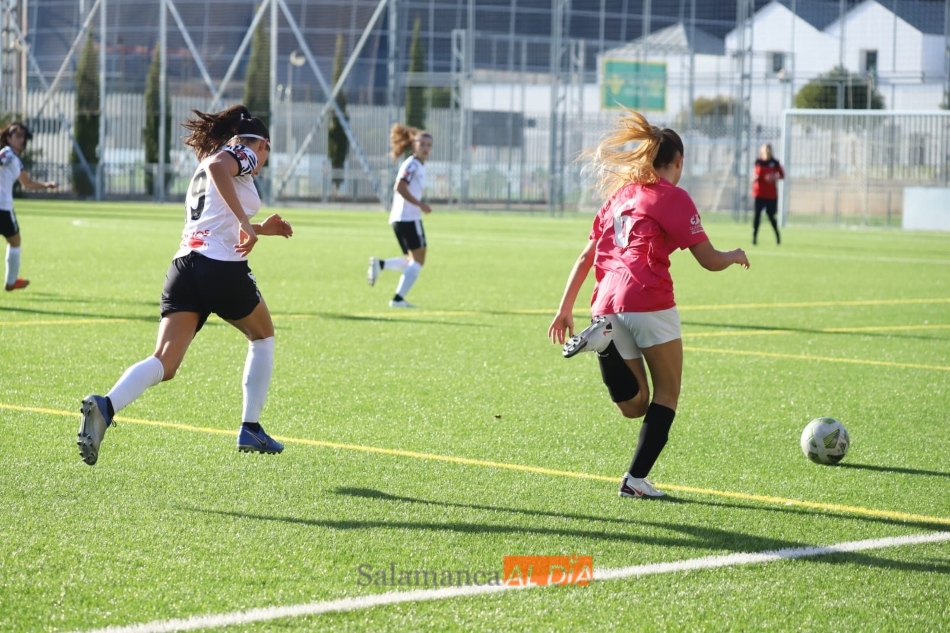 Foto 5 - El Salamanca UDS Femenino no puede pasar del empate en casa contra el Fuensalida (1-1)