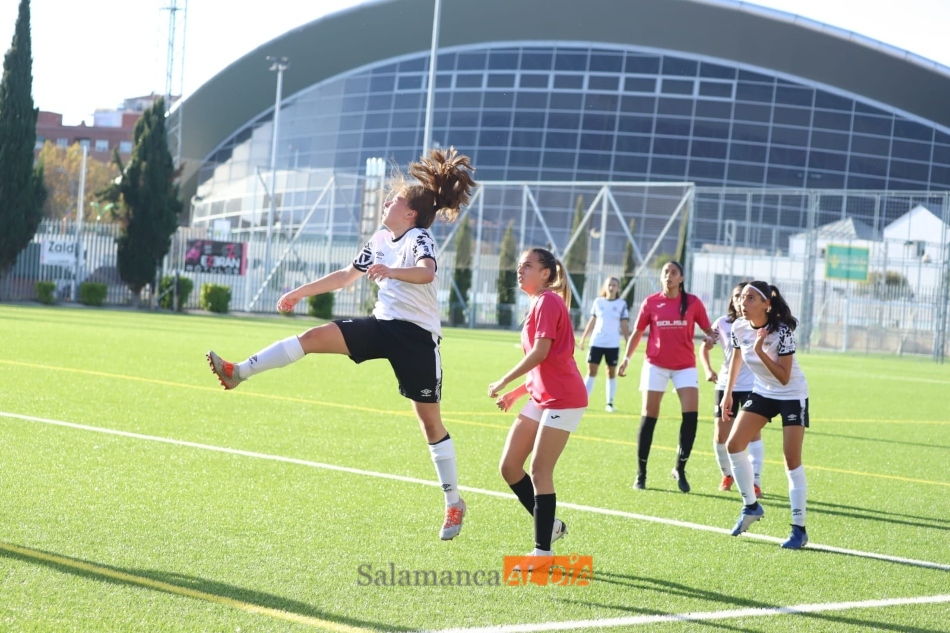 Foto 4 - El Salamanca UDS Femenino no puede pasar del empate en casa contra el Fuensalida (1-1)