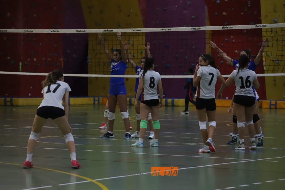 Foto 6 - El equipo de voleibol de la Universidad cae con el Oviedo (21-24)