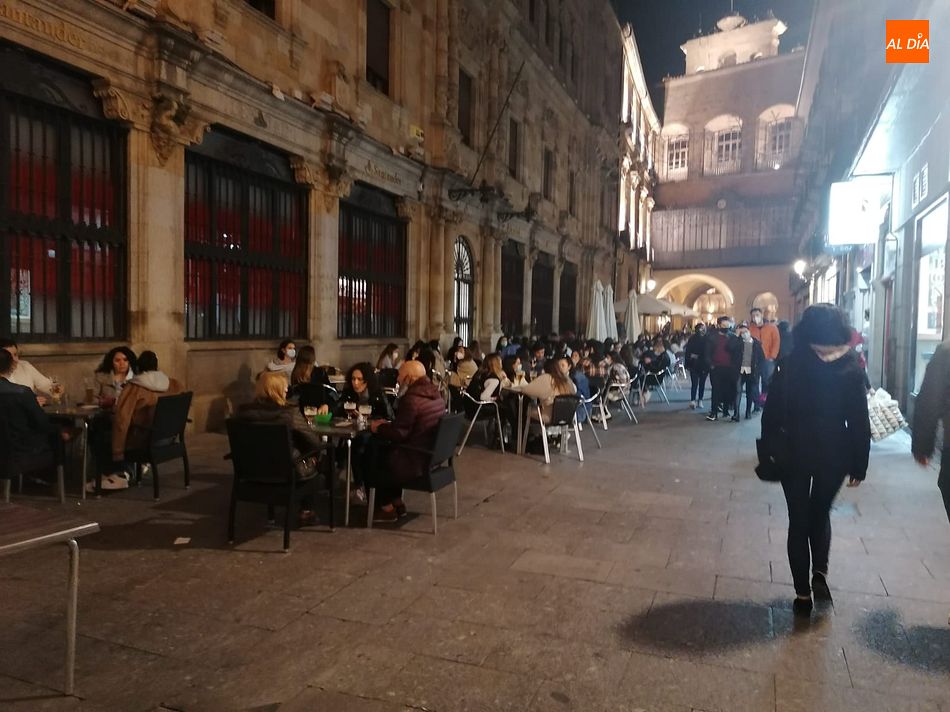 Foto 6 - Calles y terrazas llenas en Salamanca en el primer sábado de confinamiento perimetral