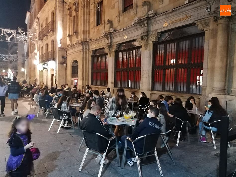 Foto 5 - Calles y terrazas llenas en Salamanca en el primer sábado de confinamiento perimetral