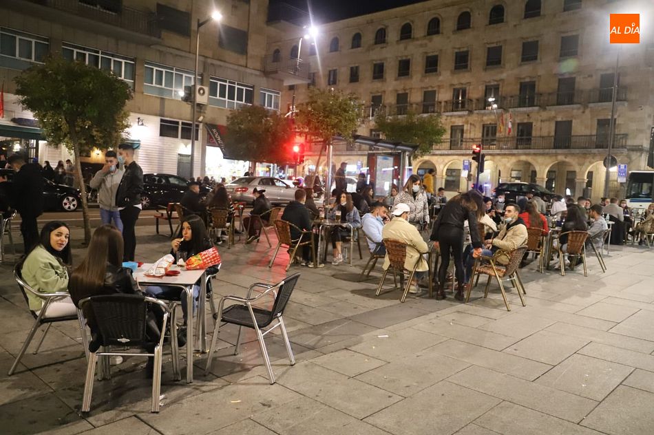 Foto 4 - Calles y terrazas llenas en Salamanca en el primer sábado de confinamiento perimetral
