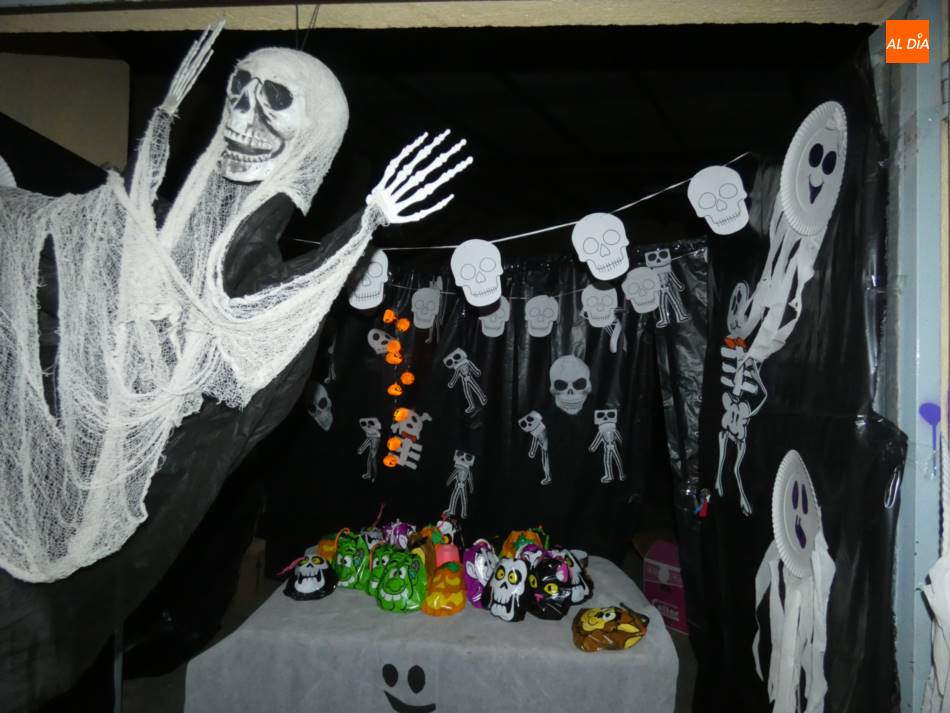 Foto 4 - Escolares de Villoria disfrutan de un Halloween adaptado a la situación  