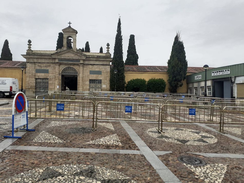 Los cementerios lucen ya medidas de seguridad para evitar aglomeraciones - Ayto. Salamanca