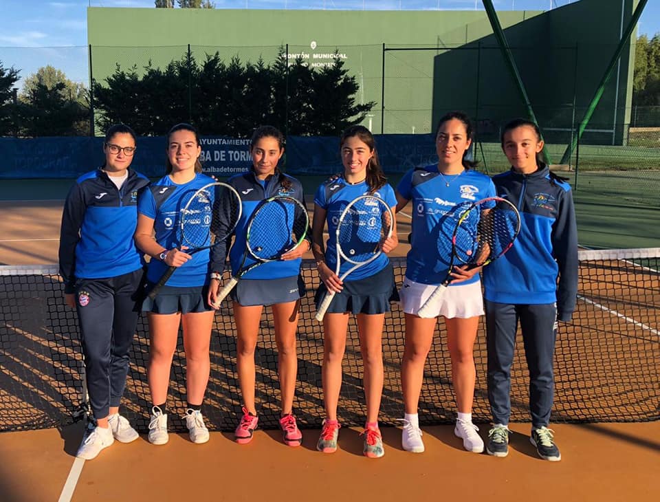 Integrantes del equipo femenino del Club Tenis Alba de Tormes