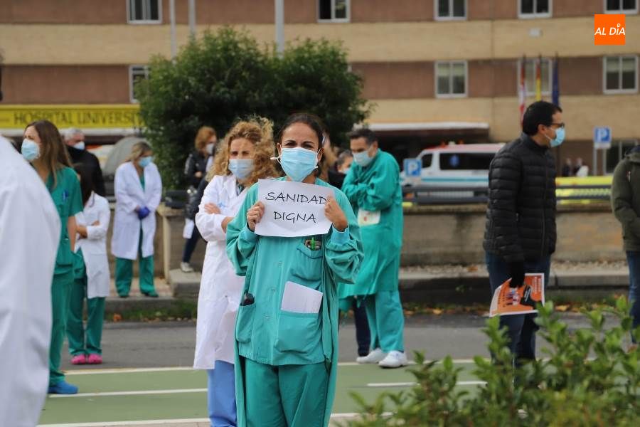 Foto 4 - Medicos salmantinos se unen a la movilización contra la contratación de profesionales sin...