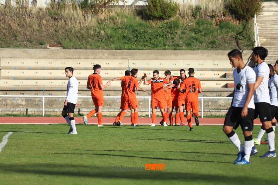 Foto 4 - Un gol de Ibra Keita rescata un punto de oro para el filial del Salamanca UDS ante una sólida...