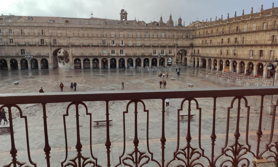 Plaza Mayor de Salamanca, escenario habitual de la Nochevieja Universitaria, en este miércoles. Foto EP