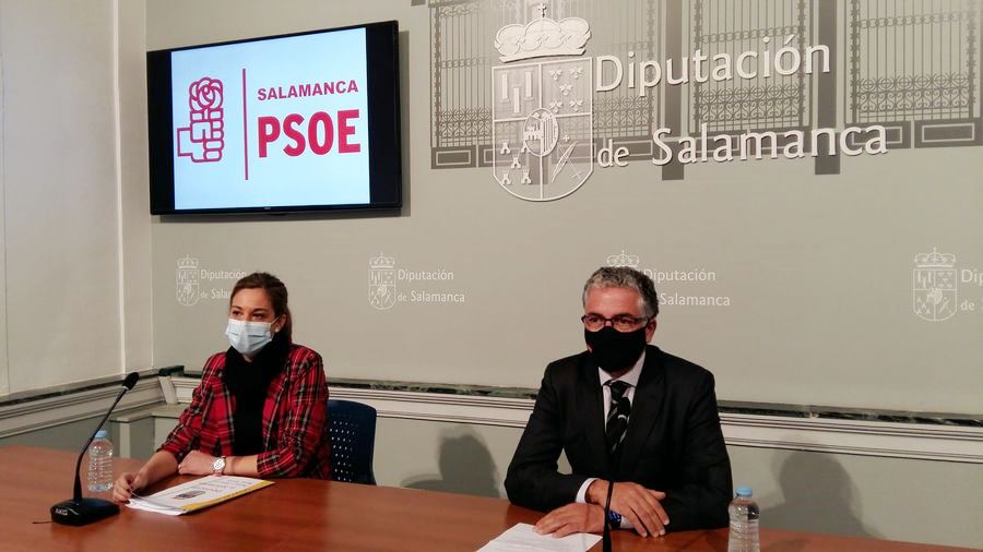 Los diputados provinciales del Grupo Socialista, Manuel Ambrosio Sánchez y Beatriz Martín