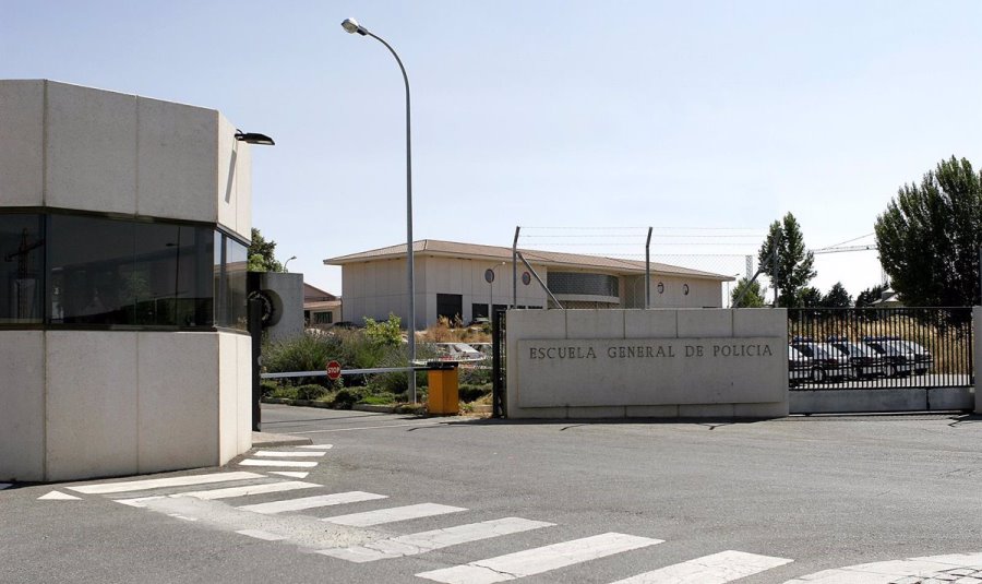 Entrada de la Escuela Nacional de Policía en Ávila. Foto EP
