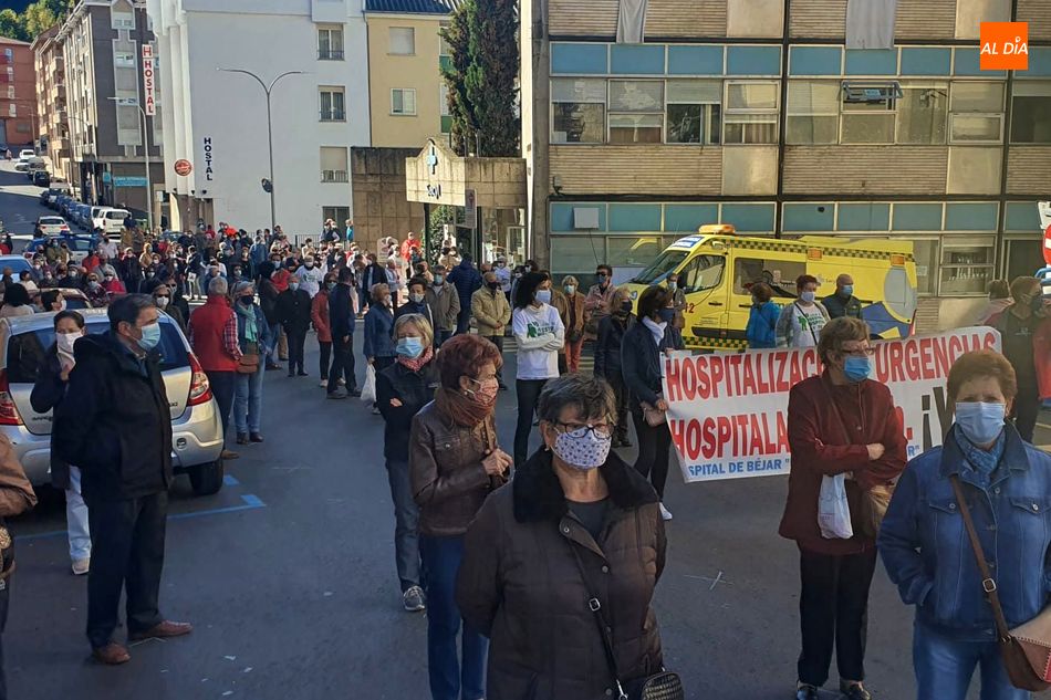 Foto 2 - Segundo miércoles de protestas por la vuelta de los servicios al Hospital de Béjar