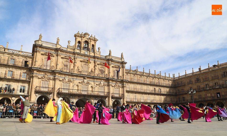 Una actividad de la Escuela de Tauromaquia en la Plaza Mayor de Salamanca - Archivo