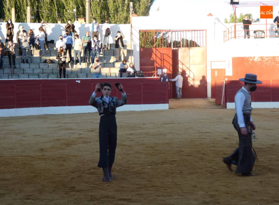 Foto 2 - Roberto Jarocho y Raquel Martín debutan como novilleros en la plaza de toros de Villoria  