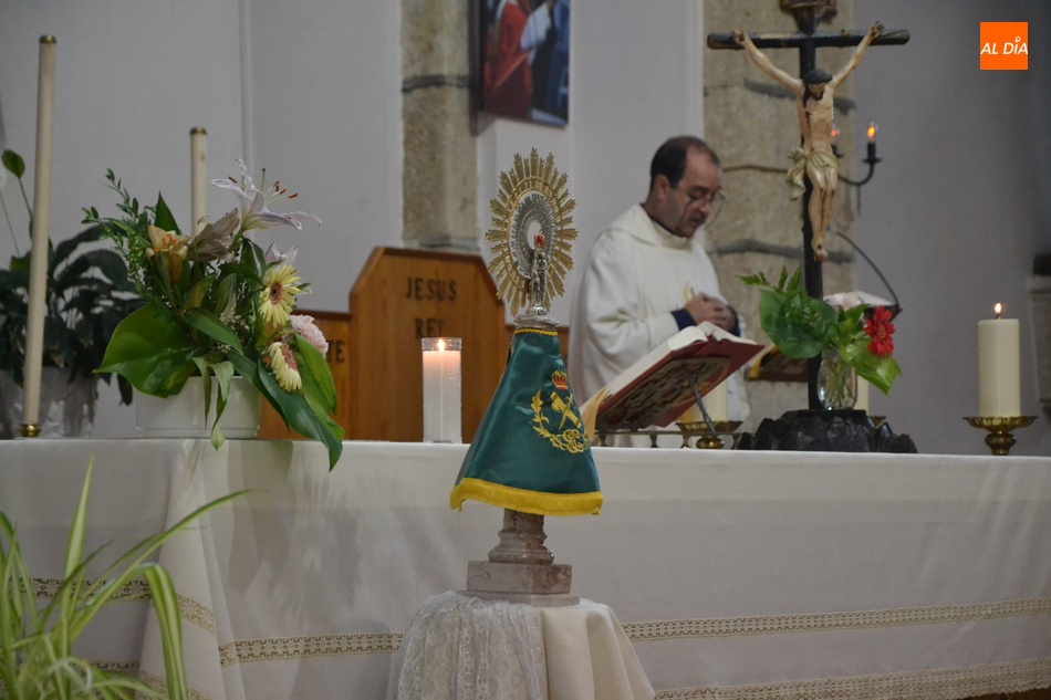 Foto 3 - Amplísima asistencia a la solemne celebración de la Virgen del Pilar en la Parroquia de San...