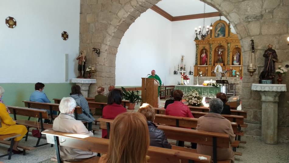 Foto 2 - La comunidad parroquial de Bocacara recibe al Administrador Apostólico  